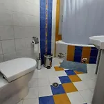 με θέα λίμνη Apartment *